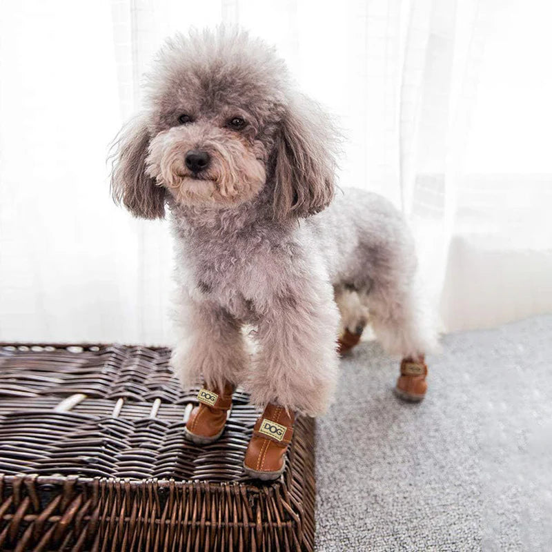 Kuschelige Hundeschneestiefel im Leder Look