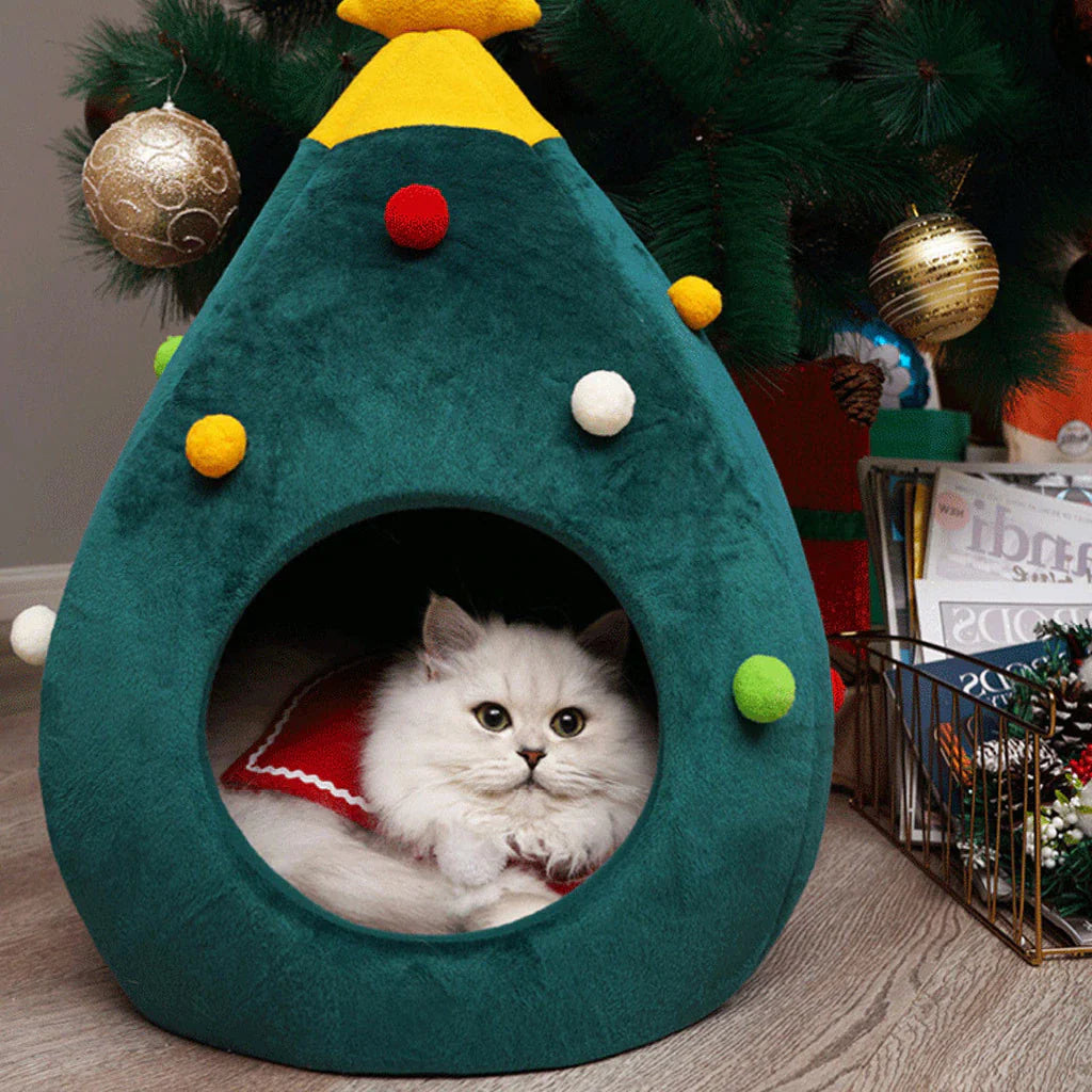Katzenbett in Weihnachtsbaumform
