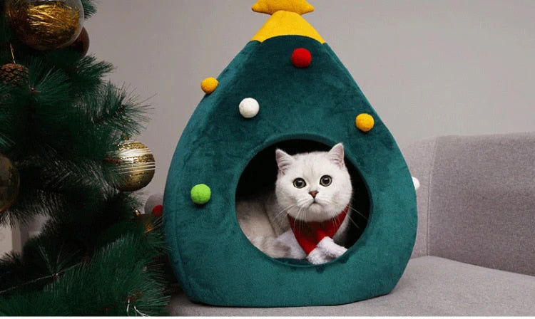 Katzenbett in Weihnachtsbaumform