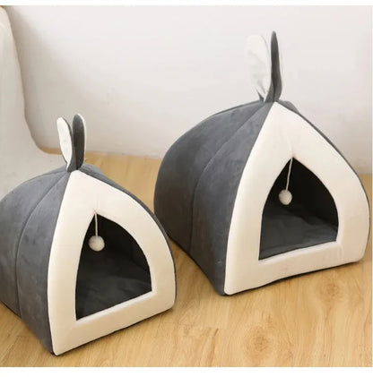 Kuschelig  gemütlich – Weiches Katzenbett in Höhlenform mit Spielball