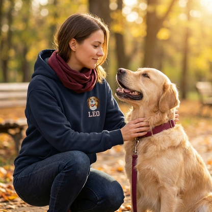 Personalisierter Hunde Hoodie  – Haustiermotiv & Namensstickerei im College-Look
