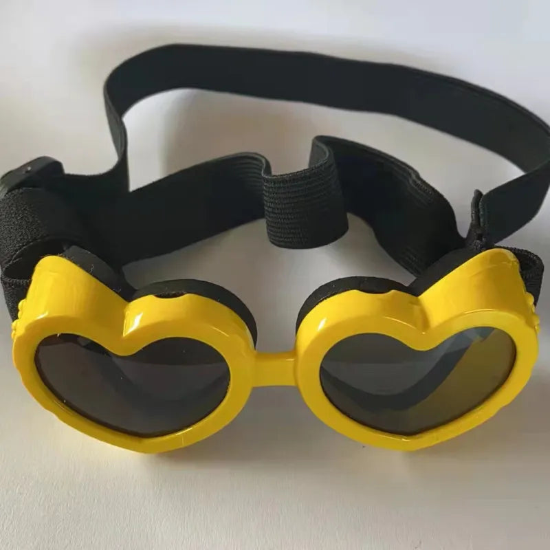 Herzförmige Hundesonnenbrille mit Verstellbarem Band – UV-Schutz für Hundeaugen